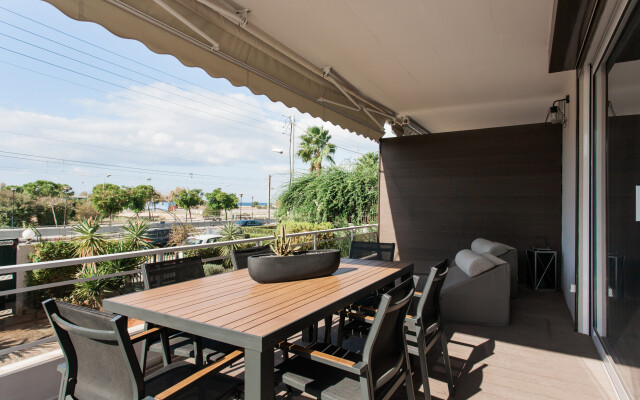 5BD 2 Level Beachfront Luxury Apt by the Olon