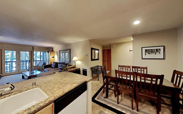 One Bedrooms At Snowbird Condos Slopeside - Free Wifi & Assigned Parking!