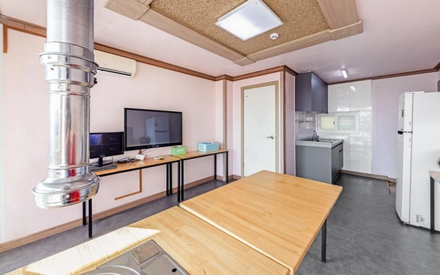 Ganghwa Marinpaibeu Pulbilra Gajok Pension