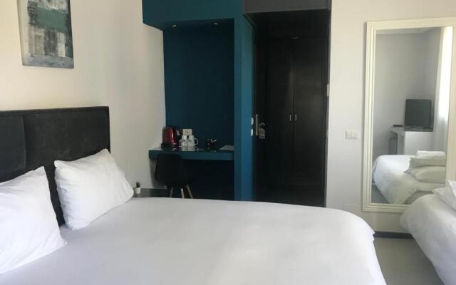 Dim's Hotel