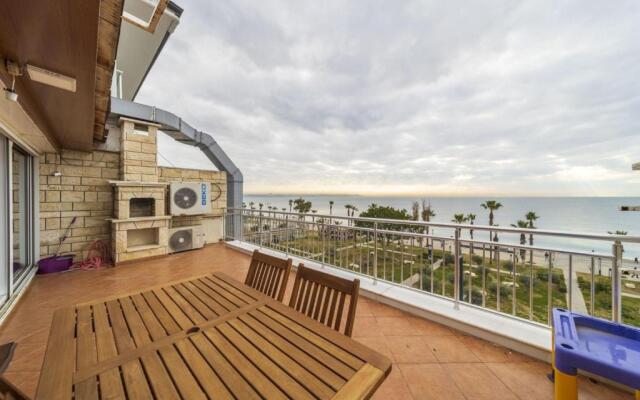 Flat With Terrace Next To Konyaalti Beach