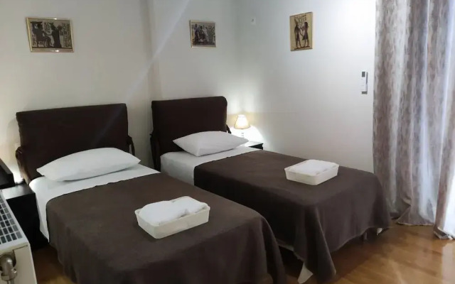 A&J Apartments or Rooms athens airport