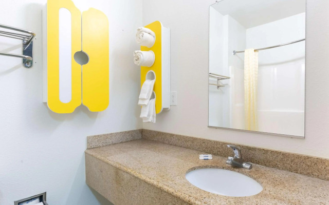 Studio 6 Bay City, TX