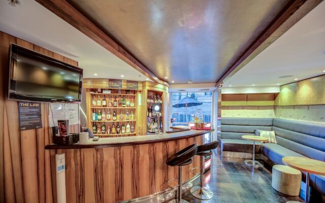 Semi Penthouse in Quadrant