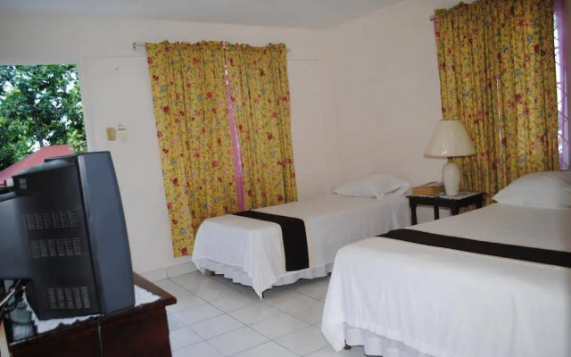 Palm Bay Guest House & Restaurant