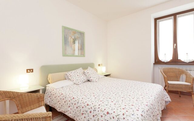 Simplistic Apartment in Consiglio di Rumo With Fenced Garden
