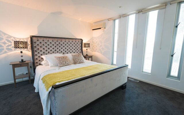 By Concierge - 'Daphne' DESIGNER Abode