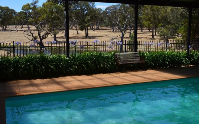 Adelaide Hills Bonney Berg Bed & Breakfast