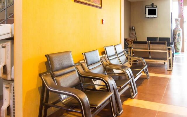 SUPER OYO 89408 Royal Hotel