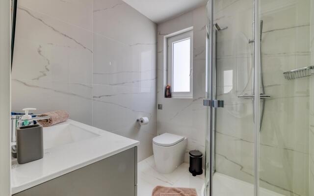 Stunning 3BR Apartment With Marina Views