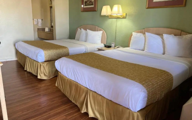 Travelodge By Wyndham Holbrook