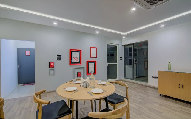 OYO Townhouse 040 Global Village Tech Park