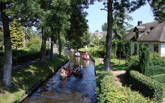 Beautiful House With Sandy Beach, Near Giethoorn