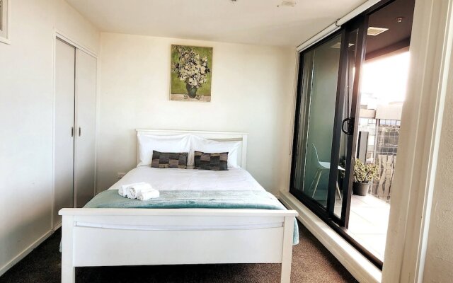 Sunny, Spacious And Magnificent Sea Views!