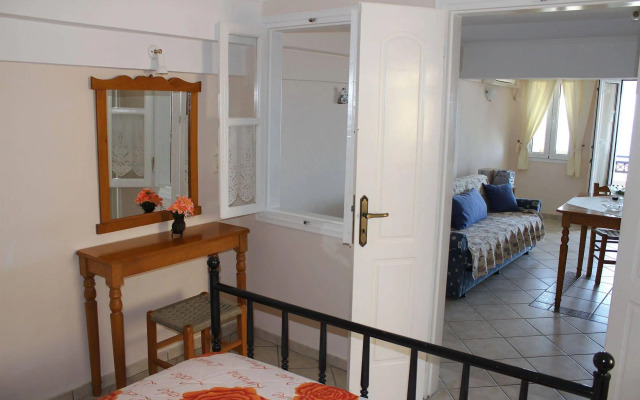 Hotel Thira
