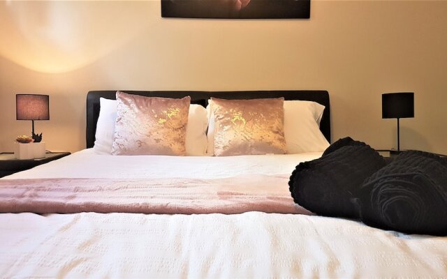 Luxuary Apartment near Airport