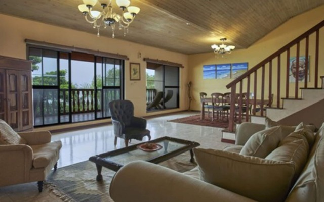Catembe Gallery Hotel