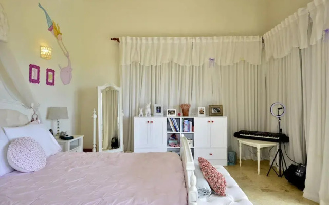 Ocean View 5-bedroom Fully Staffed Tropical Villa