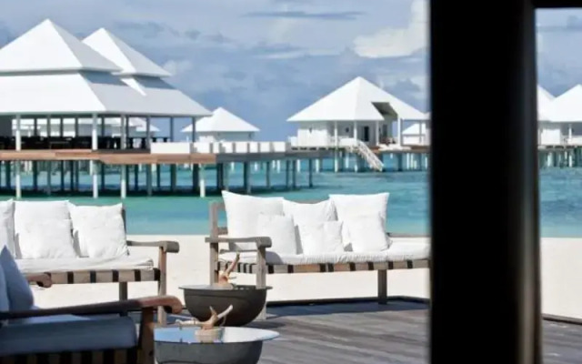 Diamonds Thudufushi Beach And Water Villas