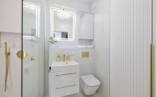 Horizon 170 Deluxe by Grand Apartments