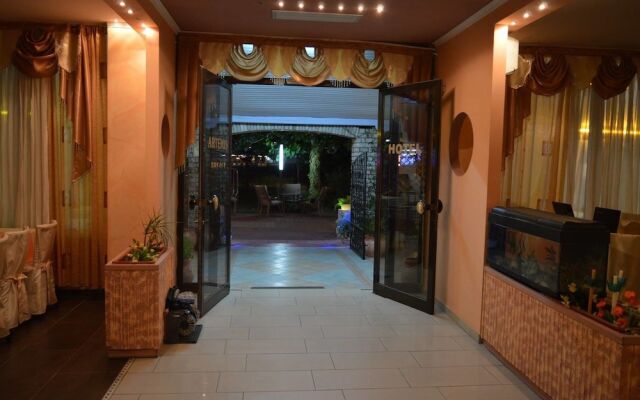 Artemis Hotel