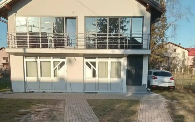 Two Stories House Nelix