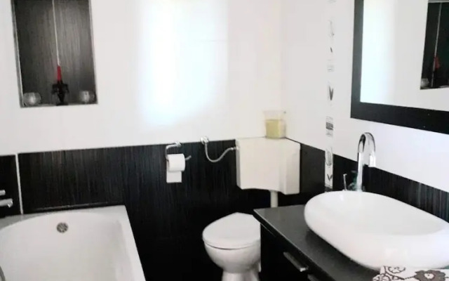 Viki - Seaview & Garden Terrace - A1