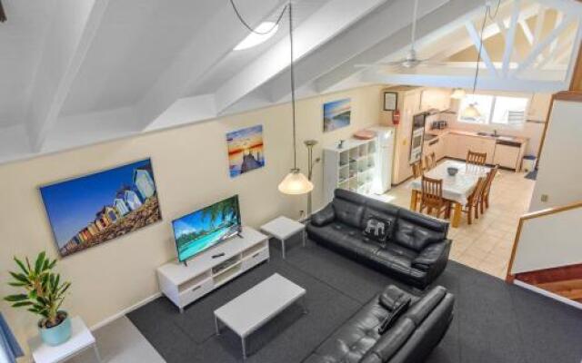 Black Dolphin Waterfront Townhouse - Bay Views
