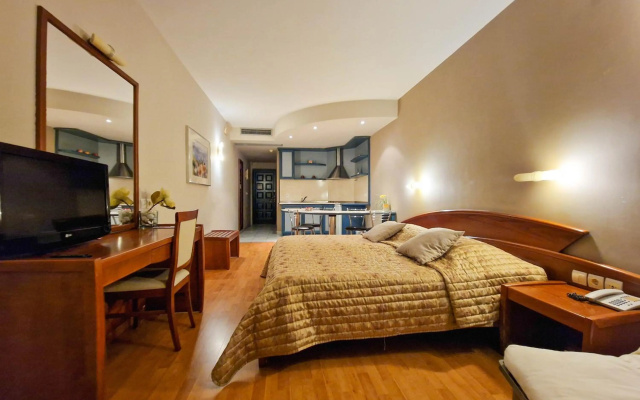 Evilion & Stilvi Sea & Sun Hotels