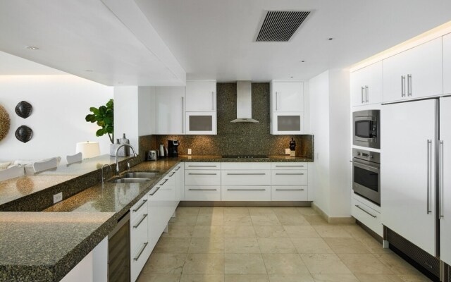 Portico 3 by Blue Sky Luxury