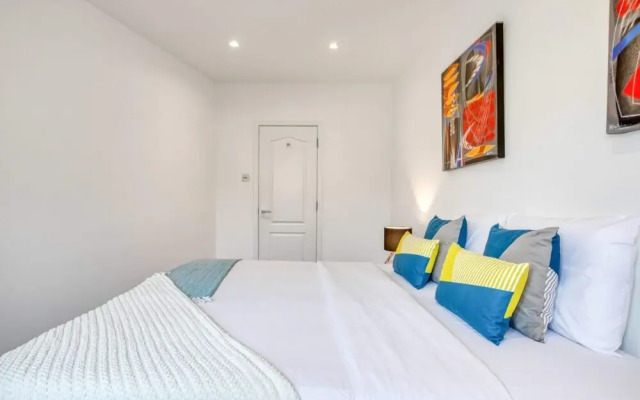 Lovely 2bed 2bath W/balcony in London Bridge, London