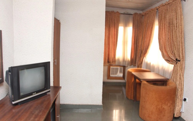 Halims Hotel & Towers
