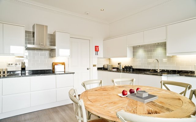 JOIVY Luxury George Street Apartments: Forth Suite