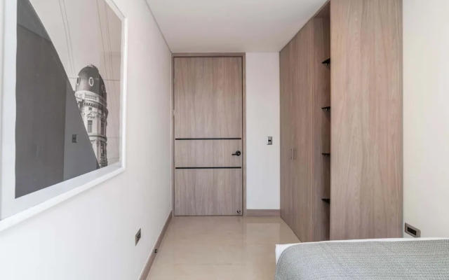 w Elegant 3BR w Outdoor Balcony