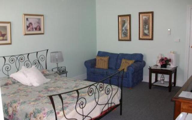 Stella's Dromana Hotel