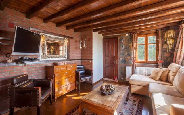 Rustic Holiday Home in Pella With Jacuzzi