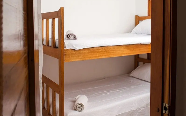 Room-hb1 Triple Room With Air Conditioni