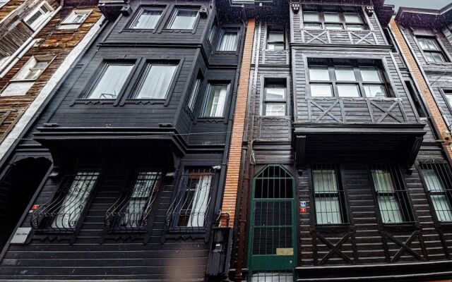 Room in Guest Room - Deluxe Double Room 4