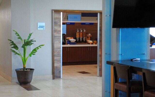 Holiday Inn Express & Suites Columbia City by IHG
