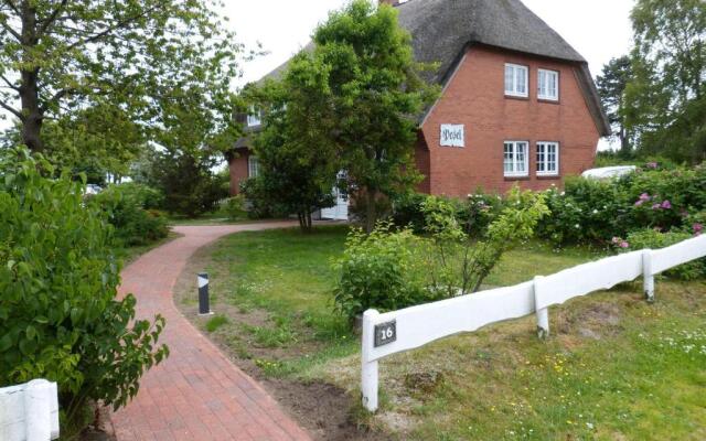 Ferienwohnung *Reetblick*