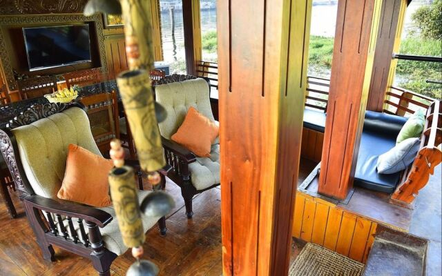 Indiavacationz Houseboat