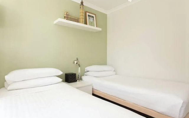 Somerset Square by Onefinestay
