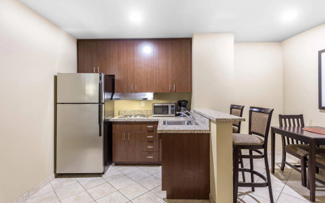Comfort Suites Charleston West Ashley
