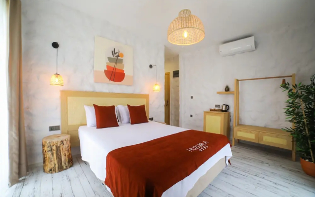 Huzurla Otel
