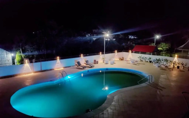 Shalom Farmhouse by the hillside