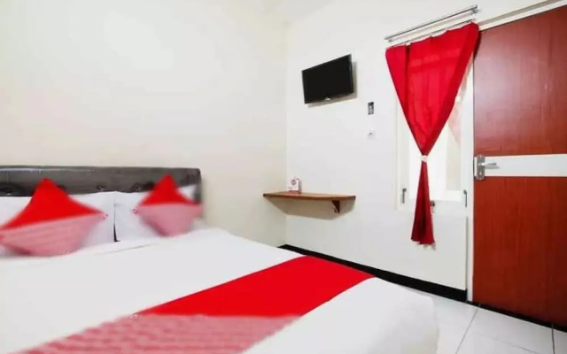 Cozy Residence Syariah  by OYO Rooms