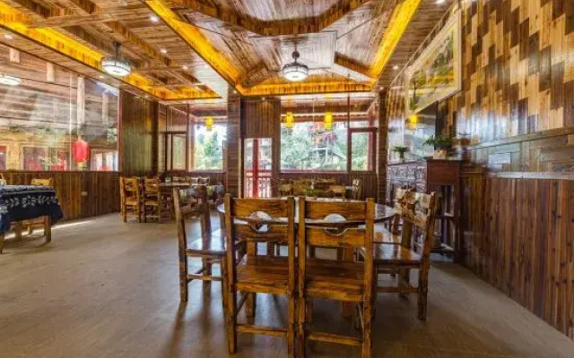 Longji Terrace Slow Life Homestay (Ping'anzhai Jiulong Wuhu View Spot)