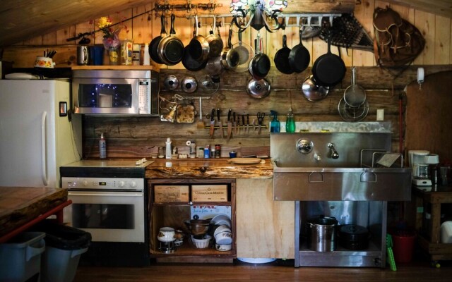 Chimo Refuges Treehouse Resort