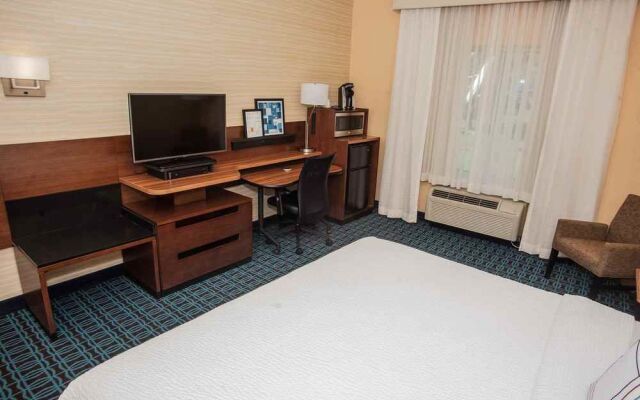 Comfort Inn & Suites South Akron