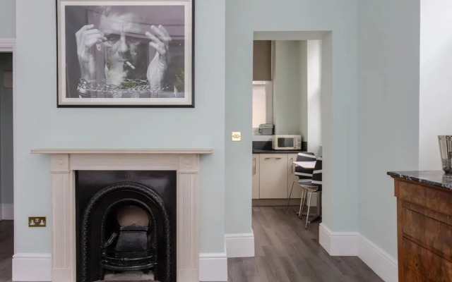 Chic, Newly Renovated Studio Apartment in Angel